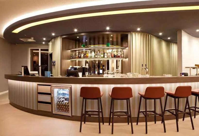 Hotelli Hampton By Hilton Regensburg