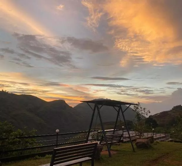 Hotelli Hill Monk  Whispering Mist