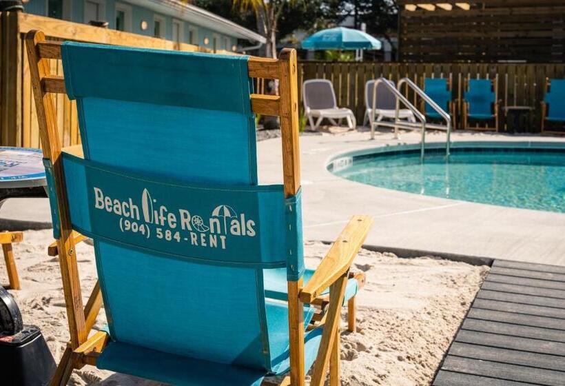 هتل Salt Air Inn & Suites