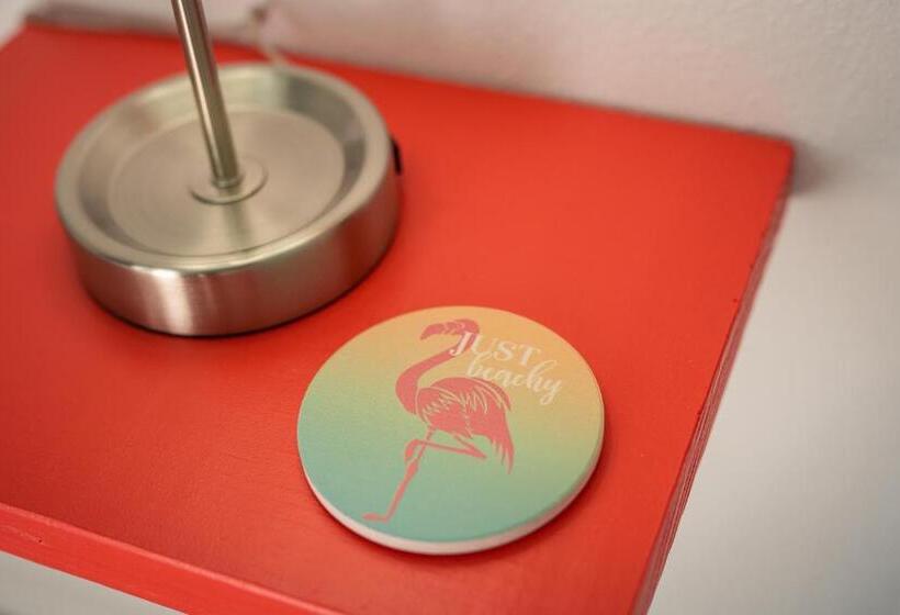 هتل Salt Air Inn & Suites