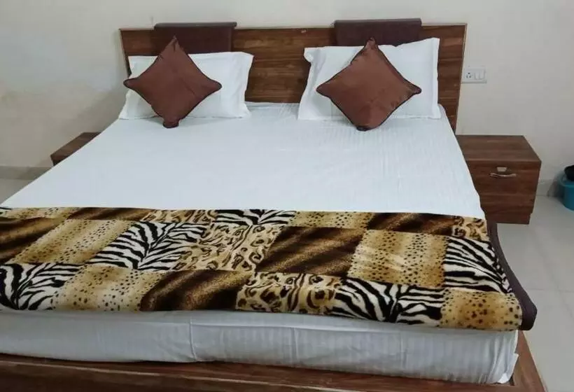 ホテル Viraj Palace By Wb Inn