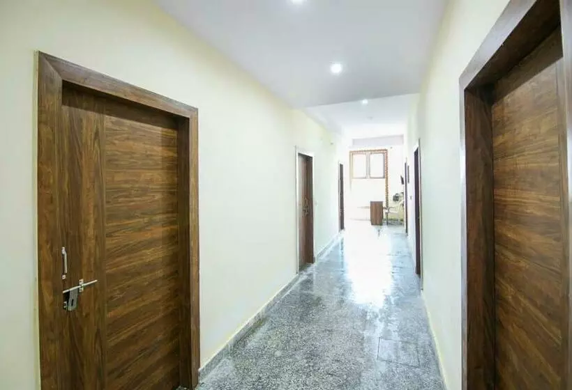 ホテル Viraj Palace By Wb Inn