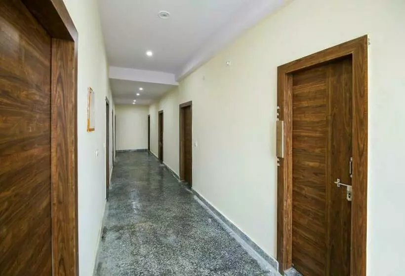ホテル Viraj Palace By Wb Inn