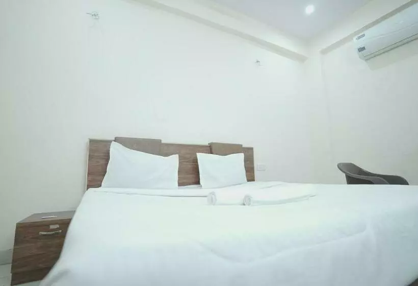 ホテル Viraj Palace By Wb Inn