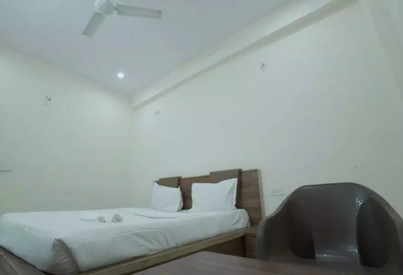 ホテル Viraj Palace By Wb Inn