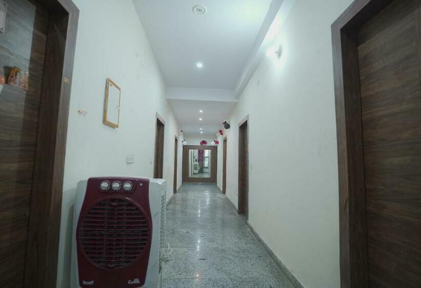 בית מלון כפרי Viraj Palace By Wb Inn