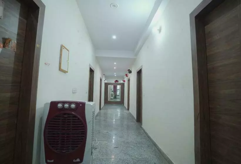 ホテル Viraj Palace By Wb Inn