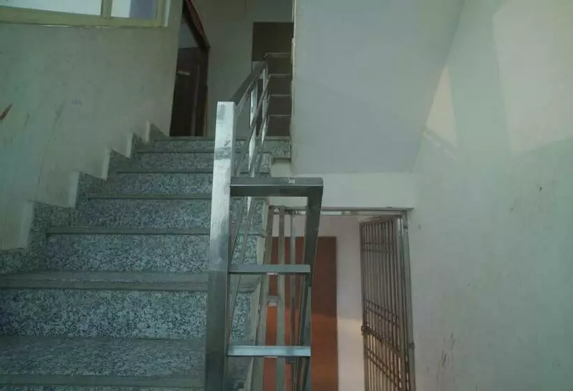 ホテル Viraj Palace By Wb Inn