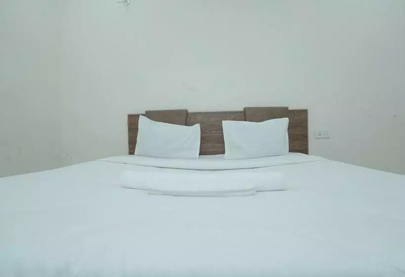 ホテル Viraj Palace By Wb Inn