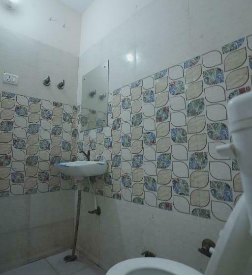 בית מלון כפרי Viraj Palace By Wb Inn