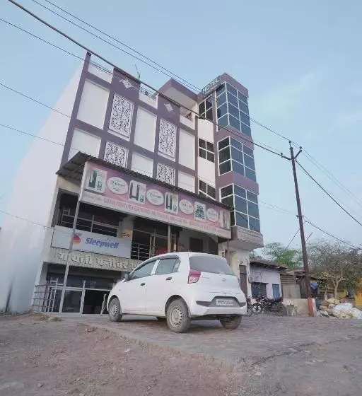 ホテル Viraj Palace By Wb Inn