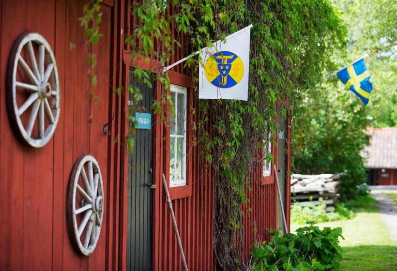 Bed and Breakfast Brådtom Slusscafé & Stugor