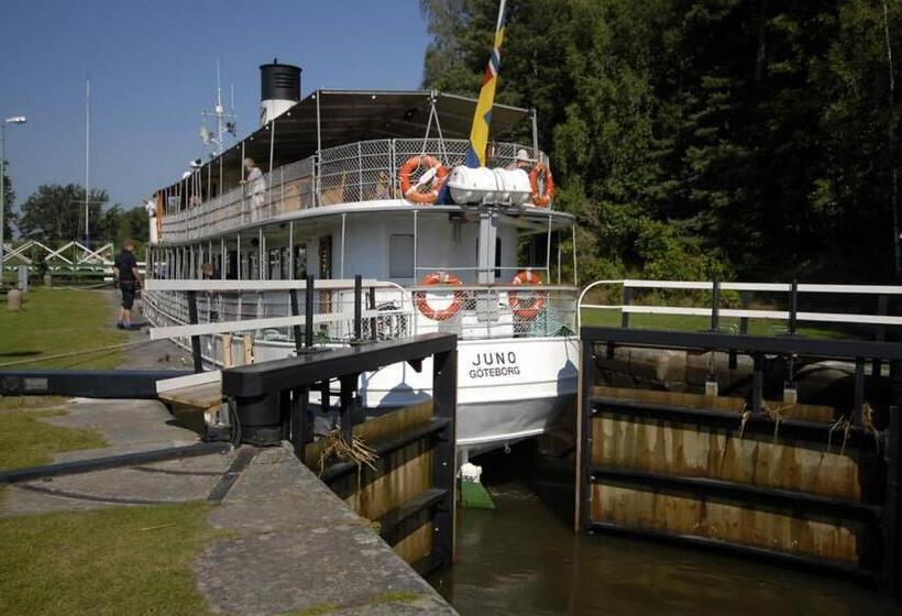 Bed and Breakfast Brådtom Slusscafé & Stugor