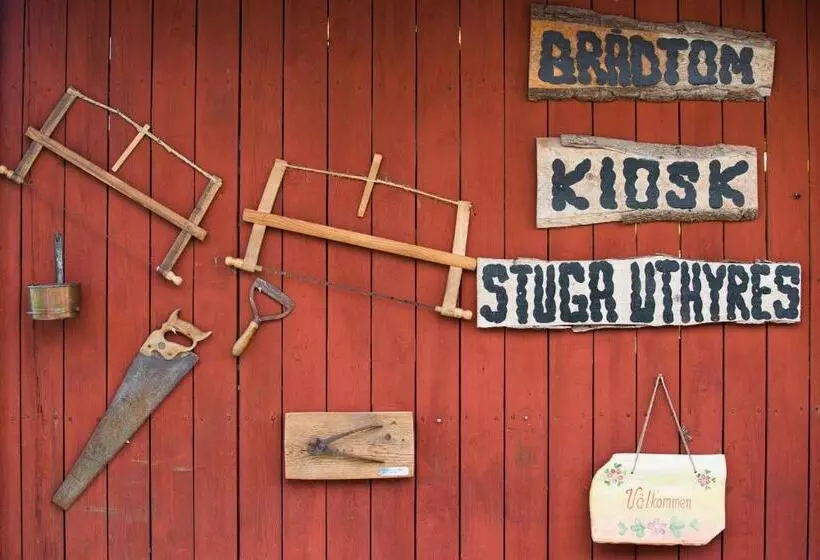 ベッドアンドブレックファースト Brådtom Slusscafé & Stugor