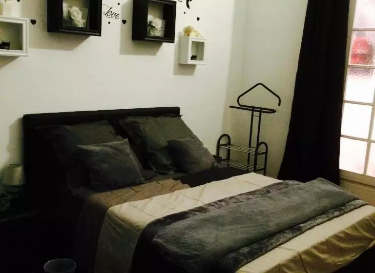 ペンション Chambres Dans Guest House Centre Ville