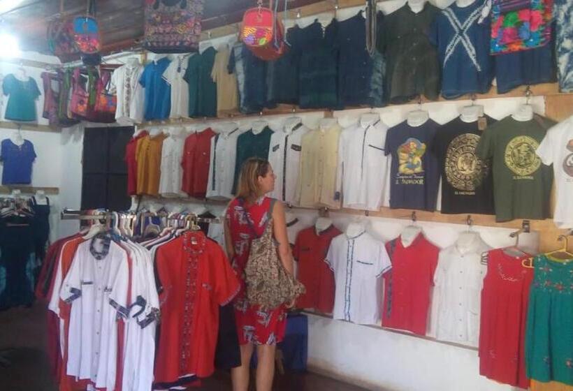 پانسیون Hostal Doña Mercedes