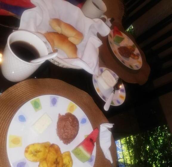 پانسیون Hostal Doña Mercedes