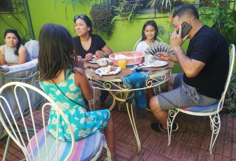 پانسیون Hostal Doña Mercedes