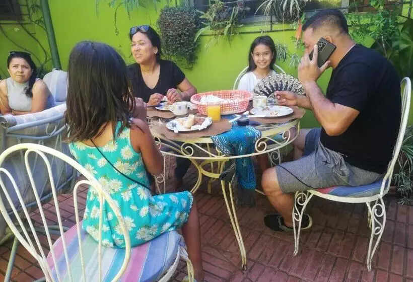 پانسیون Hostal Doña Mercedes