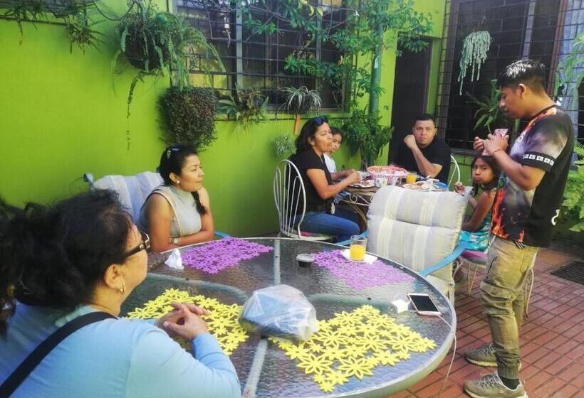 پانسیون Hostal Doña Mercedes