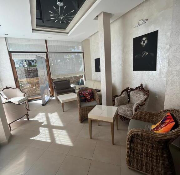 پانسیون Time Out