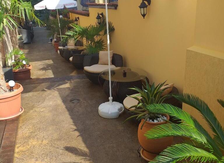 پانسیون Time Out