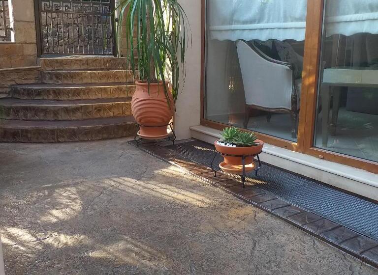 پانسیون Time Out