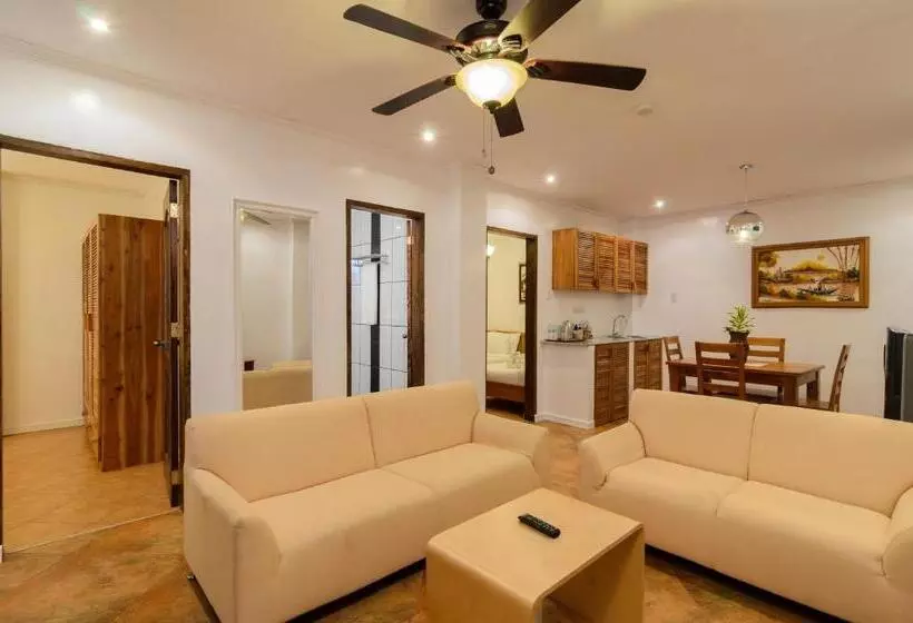 בית מלון כפרי Bohol Sea Resort