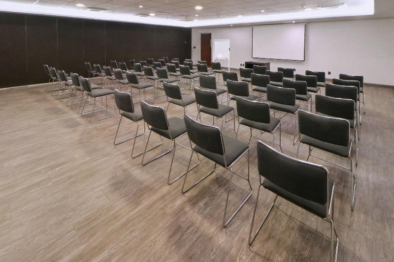 בית מלון כפרי City Express By Marriott Tijuana Insurgentes