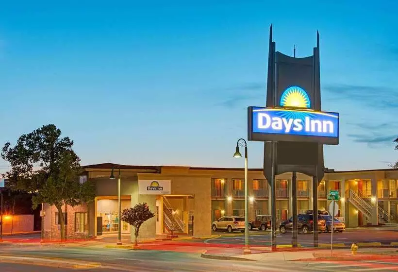 هتل Days Inn By Wyndham Albuquerque Downtown