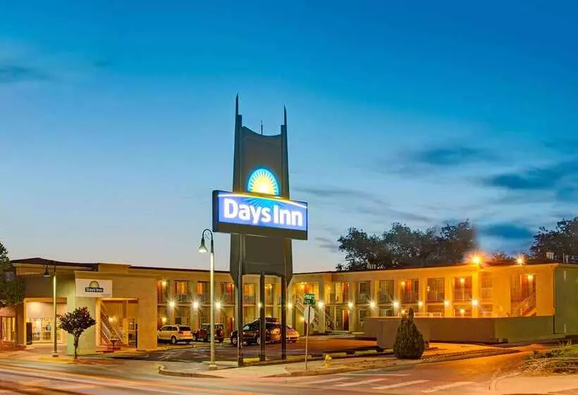 هتل Days Inn By Wyndham Albuquerque Downtown