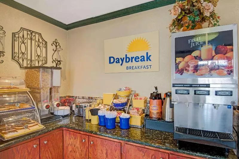 هتل Days Inn By Wyndham Albuquerque Downtown