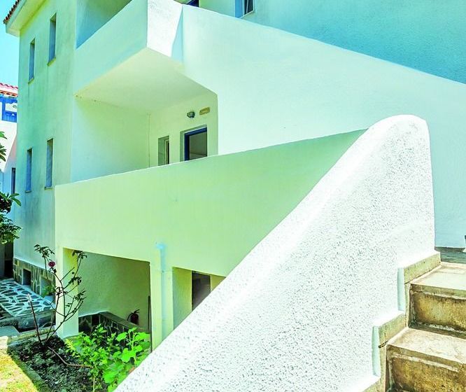 Отель Faros Apartments