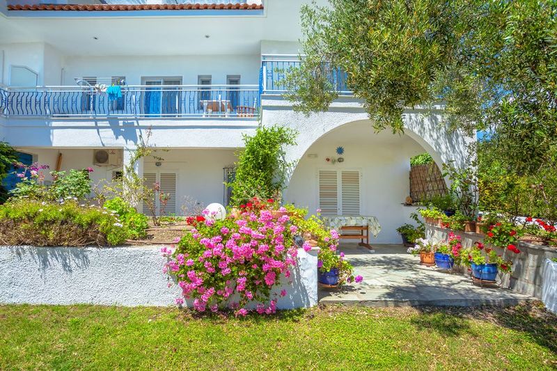 Отель Faros Apartments