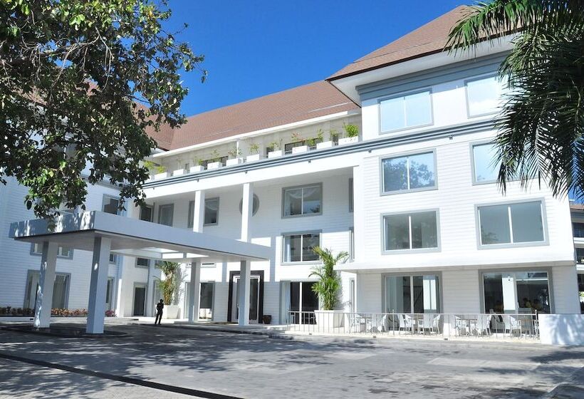 Отель Lv8 Resort