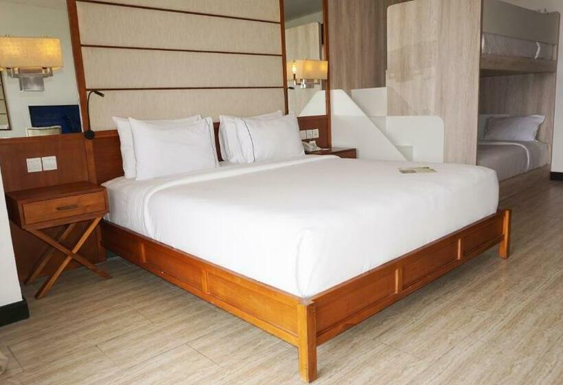 Отель Lv8 Resort