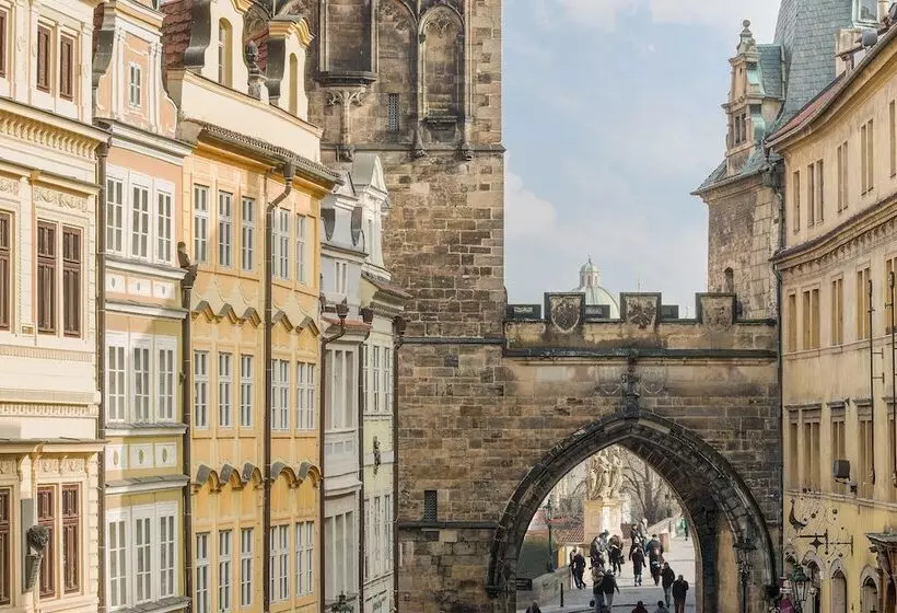 هتل Mostecka 12 Residence