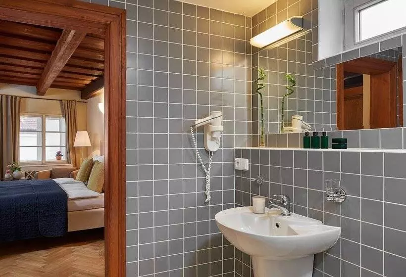 هتل Mostecka 12 Residence