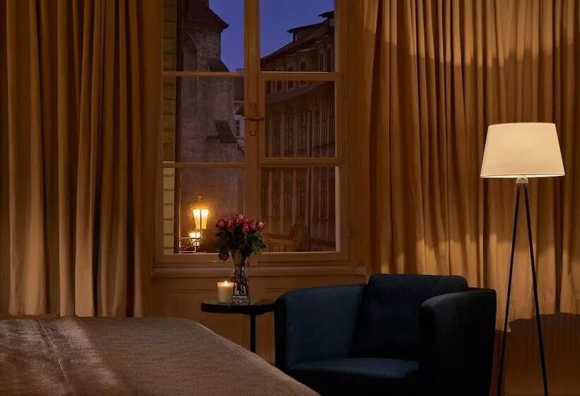 هتل Mostecka 12 Residence