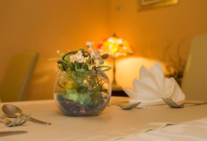 فندق Royal Suites