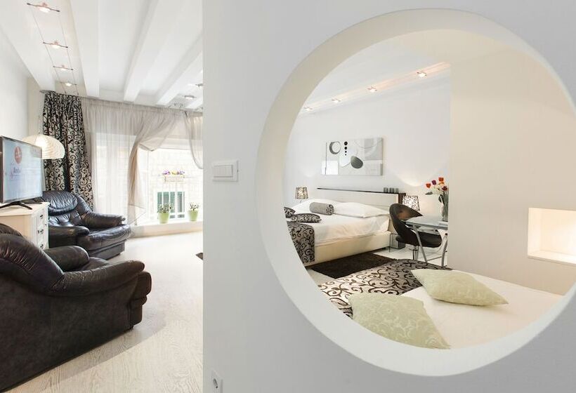 فندق Royal Suites