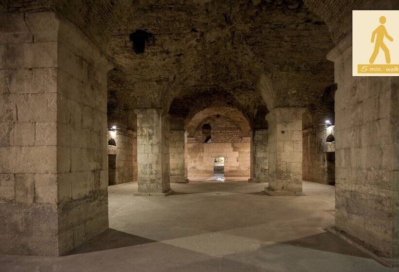 فندق Royal Suites