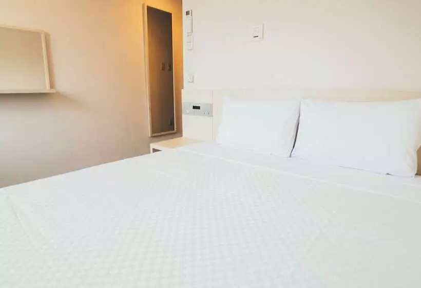 Quintessa Hotel Kokura Comic & Books