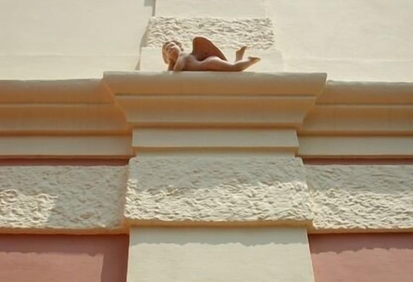 Romantic Hotel & Restaurant Villa Cheta Elite