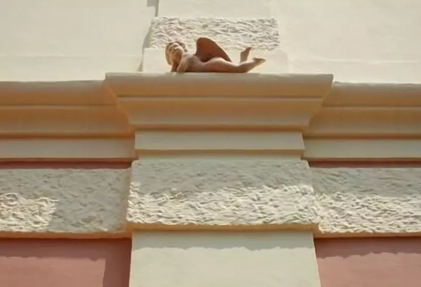 Romantic Hotel & Restaurant Villa Cheta Elite