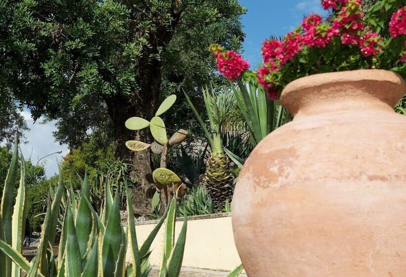 Romantic Hotel & Restaurant Villa Cheta Elite