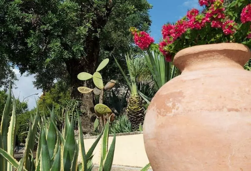 Romantic Hotel & Restaurant Villa Cheta Elite