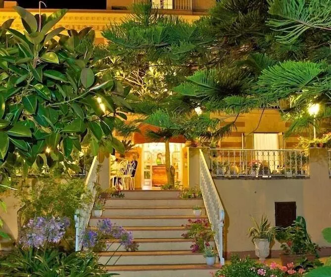 Romantic Hotel & Restaurant Villa Cheta Elite