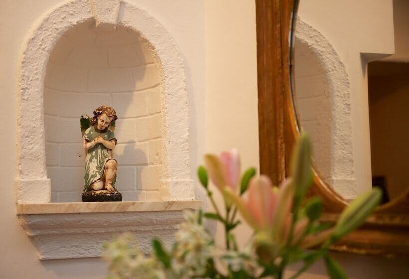 Romantic Hotel & Restaurant Villa Cheta Elite