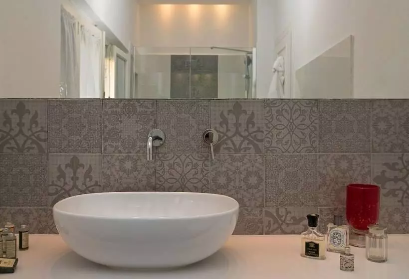 Romantic Hotel & Restaurant Villa Cheta Elite